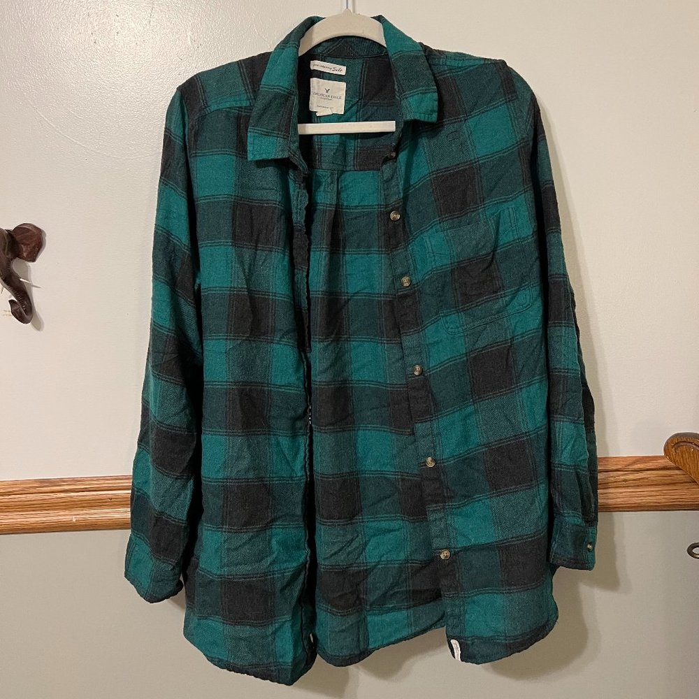 L American Eagle Boyfriend Fit Plaid Button Up